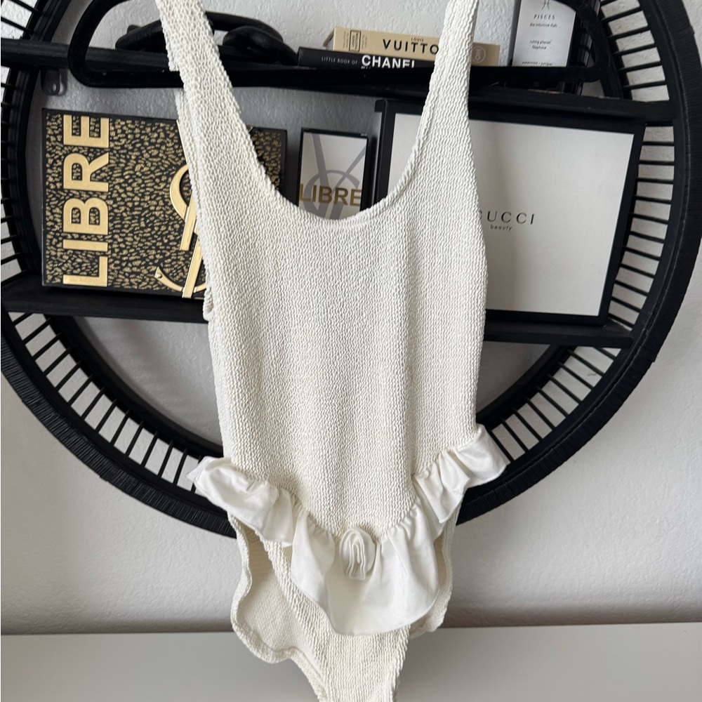 Quess Cream  One Piece